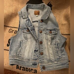 AE Cropped Jean Jacket Vest